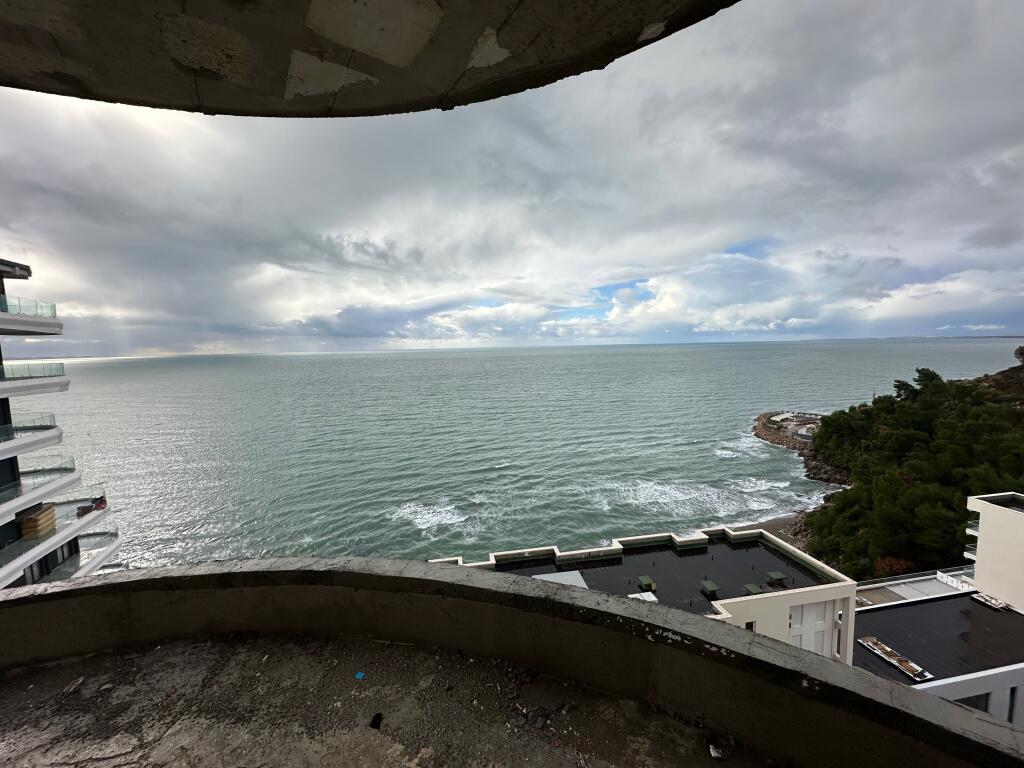 Shitet Apartament 2+1 në Ranë të Hedhun, Shengjin !