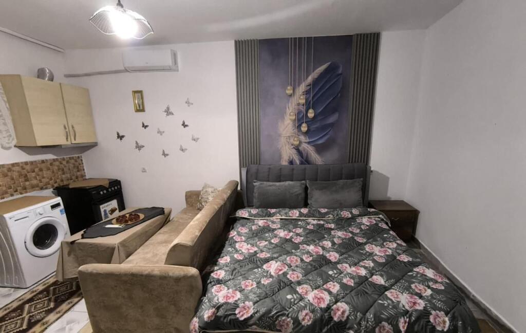 Jepet me qira garsoniere në kinostudio