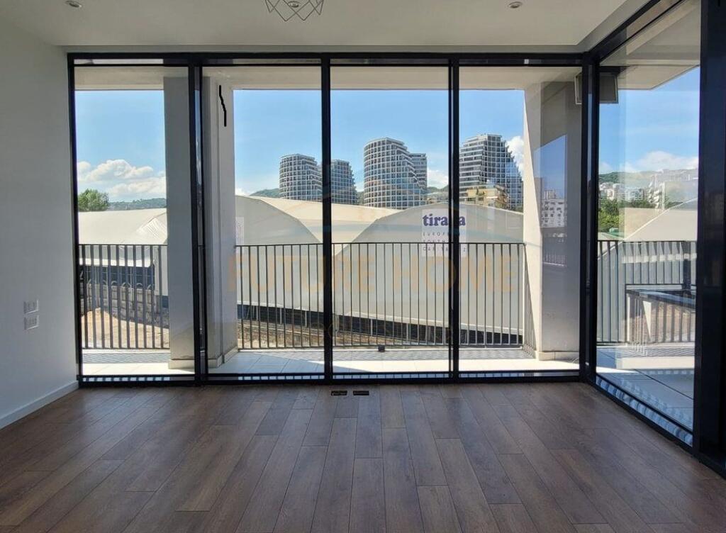 JEPET ME QERA ZYRE TEK LAKE VIEW