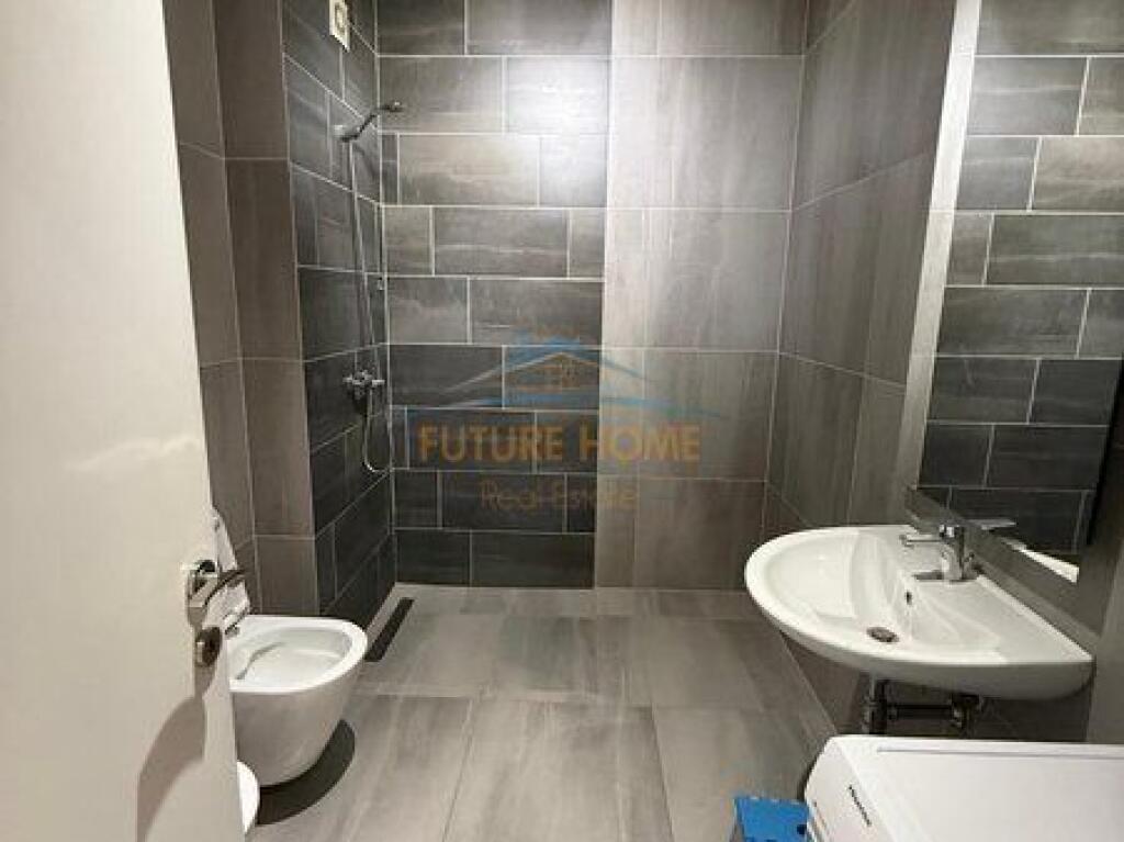 Shitet, Apartament 2+1+2,Unaza e Re, Tirane.