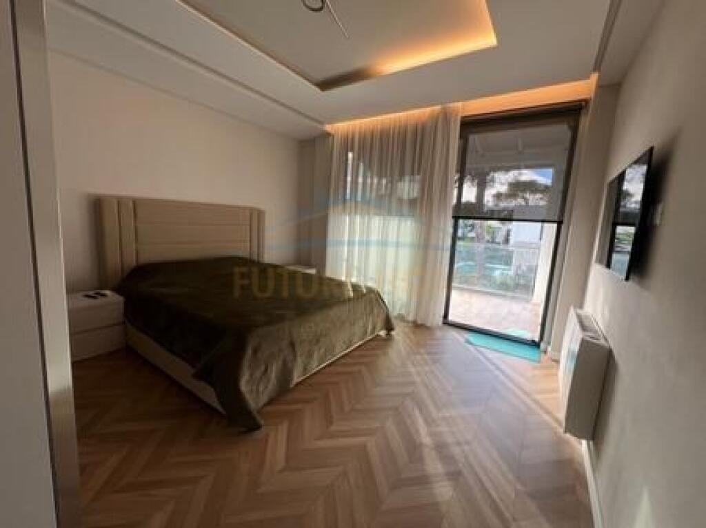 Shitet, Vilë individuale San Pietro Residence, Gjiri I Lalëzit.