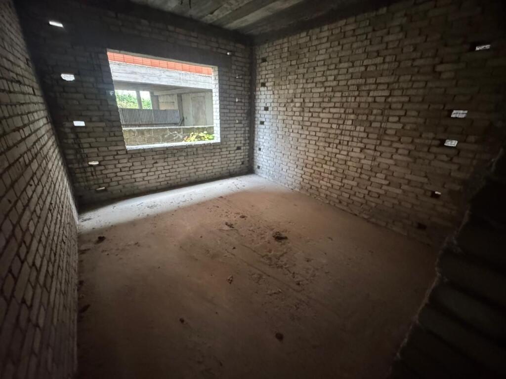 Vendesi edificio di 3 piani, Via Nuri Kello, vicino a Via Jordan Misja