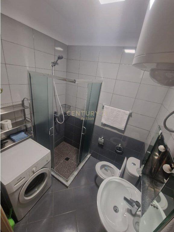 APARTAMENT 2+1 ME QIRA, TEK BULEVARDI ZOGI PARE