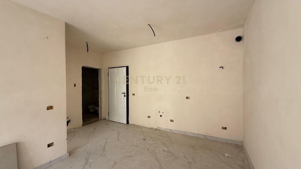 EXCLUSIVE ! Shitet apartament 1+1 + Post Parkimi te Rezidenca EON, Golem !