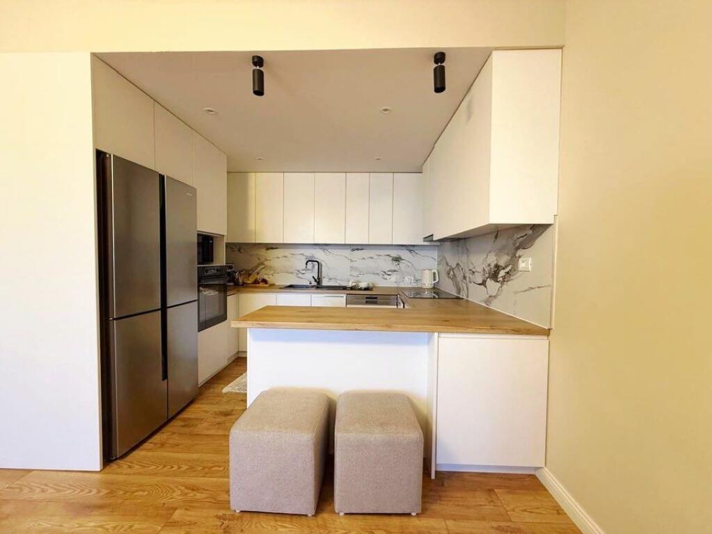 Tregu Elektrik, shesim super apartament  3+1+2 tualete.  