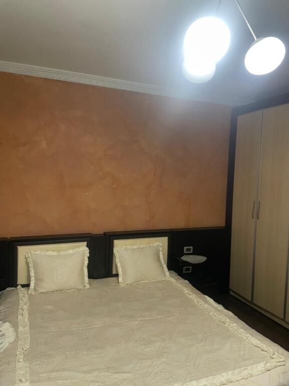 2+1,kompleksi kolombo liqeni i thate,260.000 euro