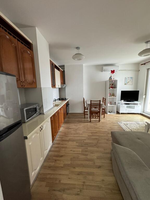 Jepet me qera Apartamenti 1+1, Rruga Siri Kodra , Kompleksi Siri , 500 mije leke