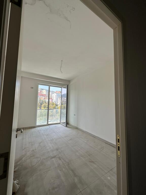 2+1,pallat i 2019 me hipoteke,liqeni i thate radisoni,238.000 euro