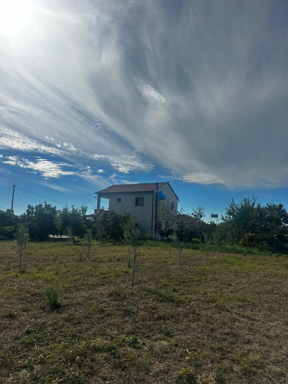 🏡 Shitet Vilë 2-Katëshe Manze