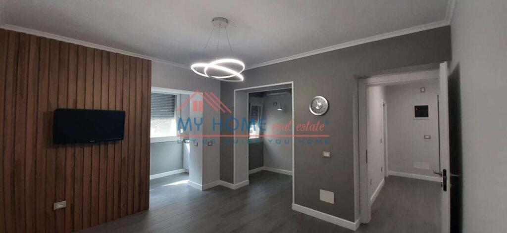 Zyre/ Apartament me qera  Pazari i Ri  Tirane