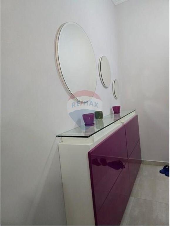 -----------Apartament me qira sallon + kuzhine  dhe dy tualete afer Kopshtit Botanik