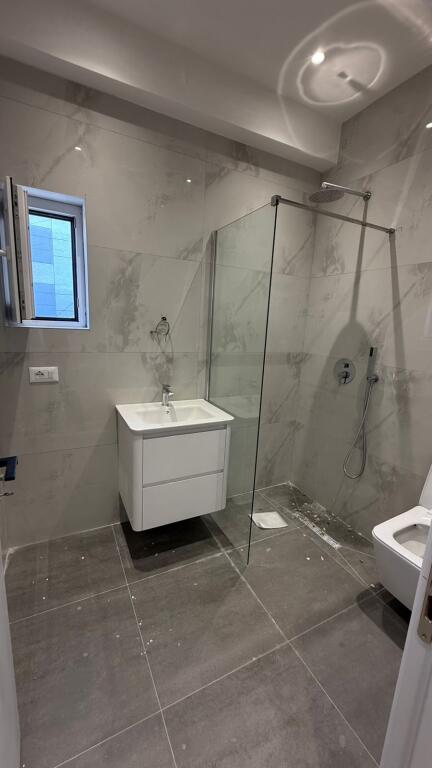 🏡 Apartament 1+1 në Shitje – Ali Demi, pranë Kompleksit KONTAKT