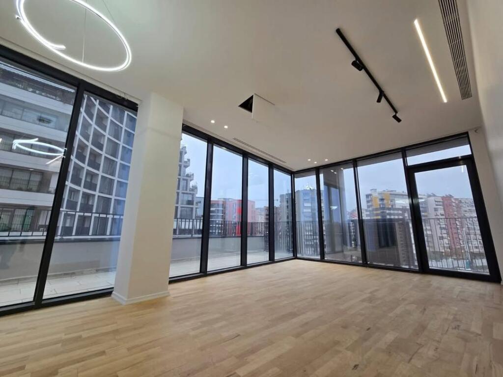 Buze rruges se Kosovareve, LAKE VIEW   Shesim apartament 2+1+2+verande.