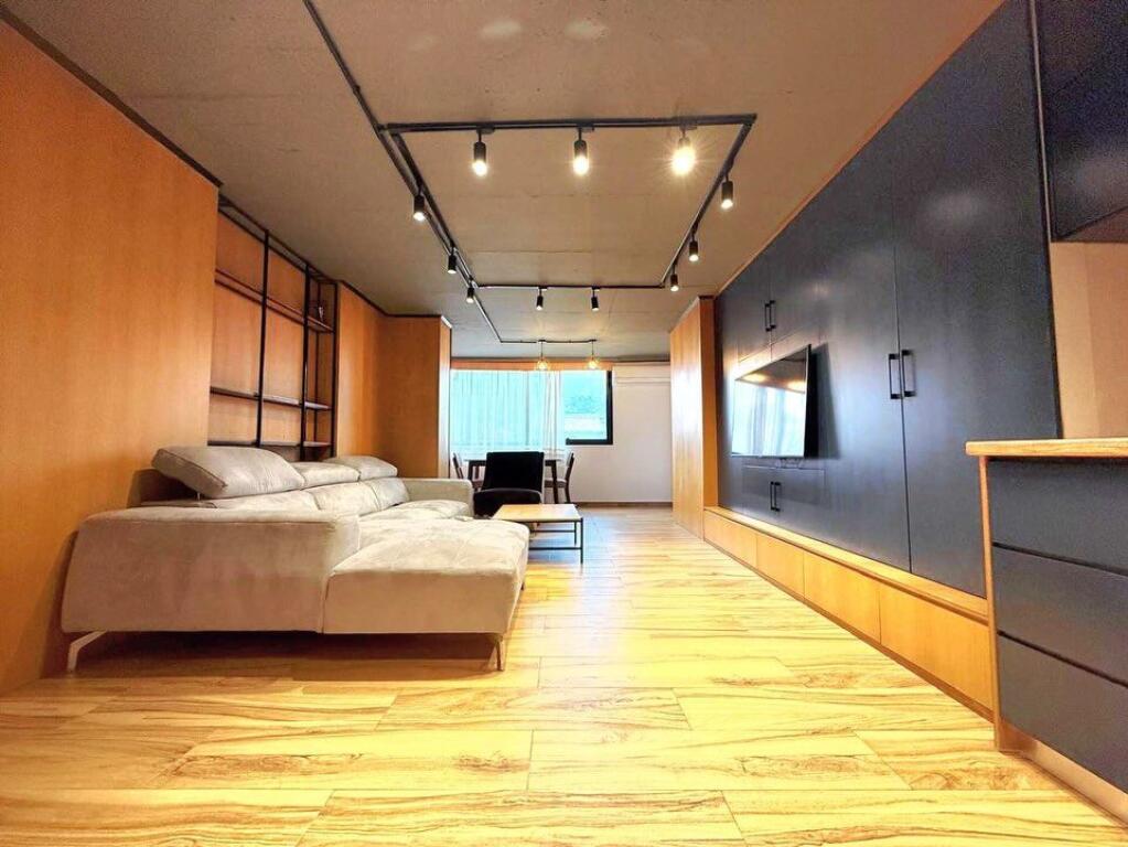 AMERICAN HOSPITAL 3, GOLDEN PARK  Floors 1 and 2 residential  We sell super duplex apartment  2+1.