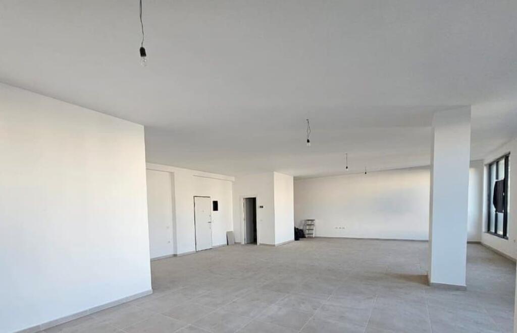 JAPIM ME QIRA AMBIENT KOMERCIAL TEK REZIDENCA ZIRKON ME VIZIBILITET NGA RRUGA KRYESORE