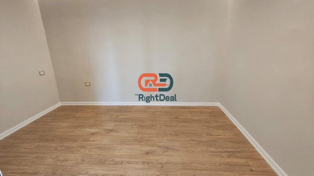 Tek Rruga E Barrikadave, Shiten Dy Apartamente Ideale Per Investim!!