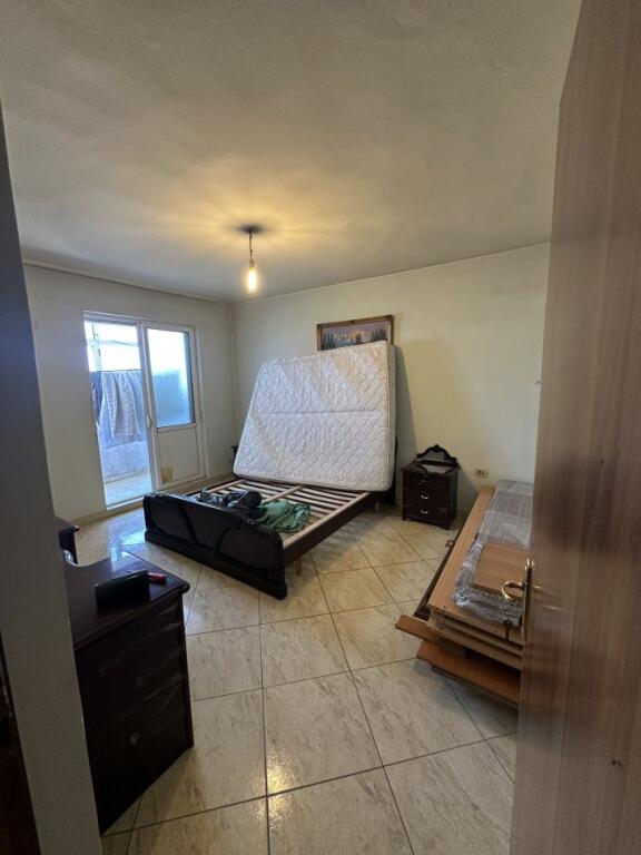 Shitet apartament 3+1 ne Rrugen "Irfan Tomini" prane ish-stacionit te fundit te Tiranes se Re.