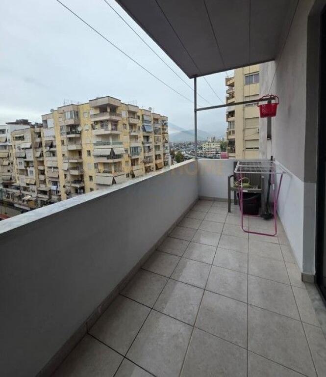 Jepet me qera apartament 2+1+2, Astir