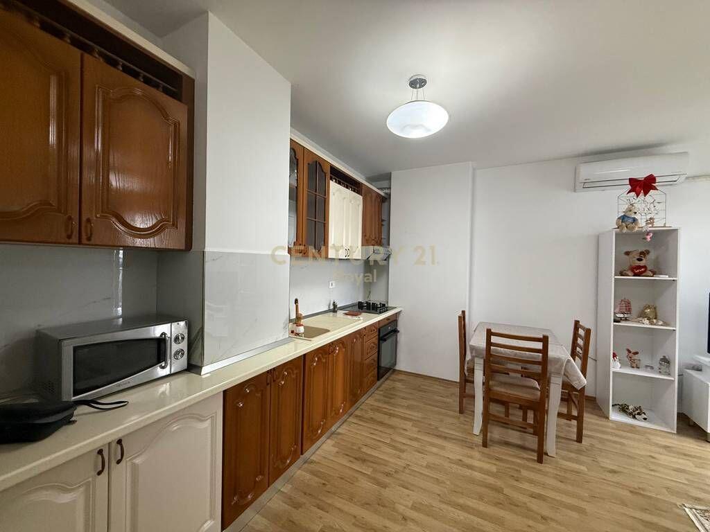 JEPET ME QIRA APARTAMENT 1+1 (SIRI KODRA)