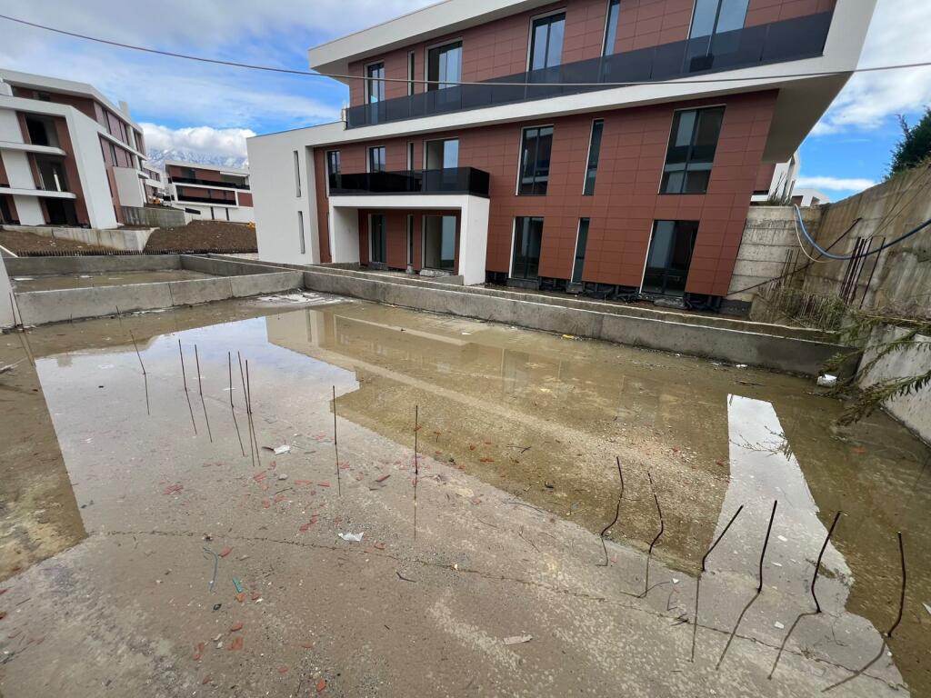 Shitet, Apartament 2+1+2+2 Poste Parkimi, Tulipan Residence, Tiranë.