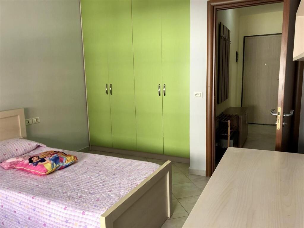 🏢Prokuroria e Tiranes,prane Kmy-s  jepet me qera apartament 1+1,i mobiluar 550Euro