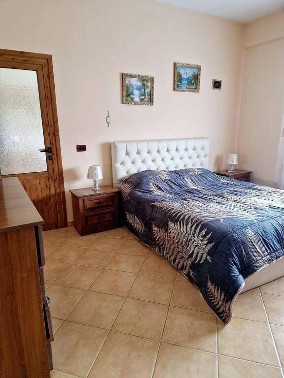 🏡 PROPRIETÀ ESCLUSIVA SUL LUNGOMARE “TAULANTIA”, Kavaje — OPPORTUNITÀ DI INVESTIMENTO Vendesi un edificio con alto potenziale di sviluppo, posizionato sul lungomare principale