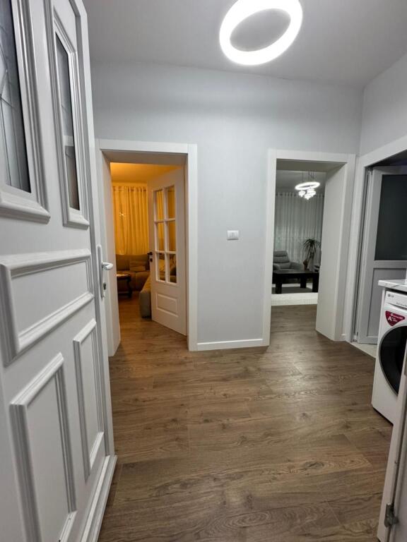 Jepet me qera Vile, Medreseja