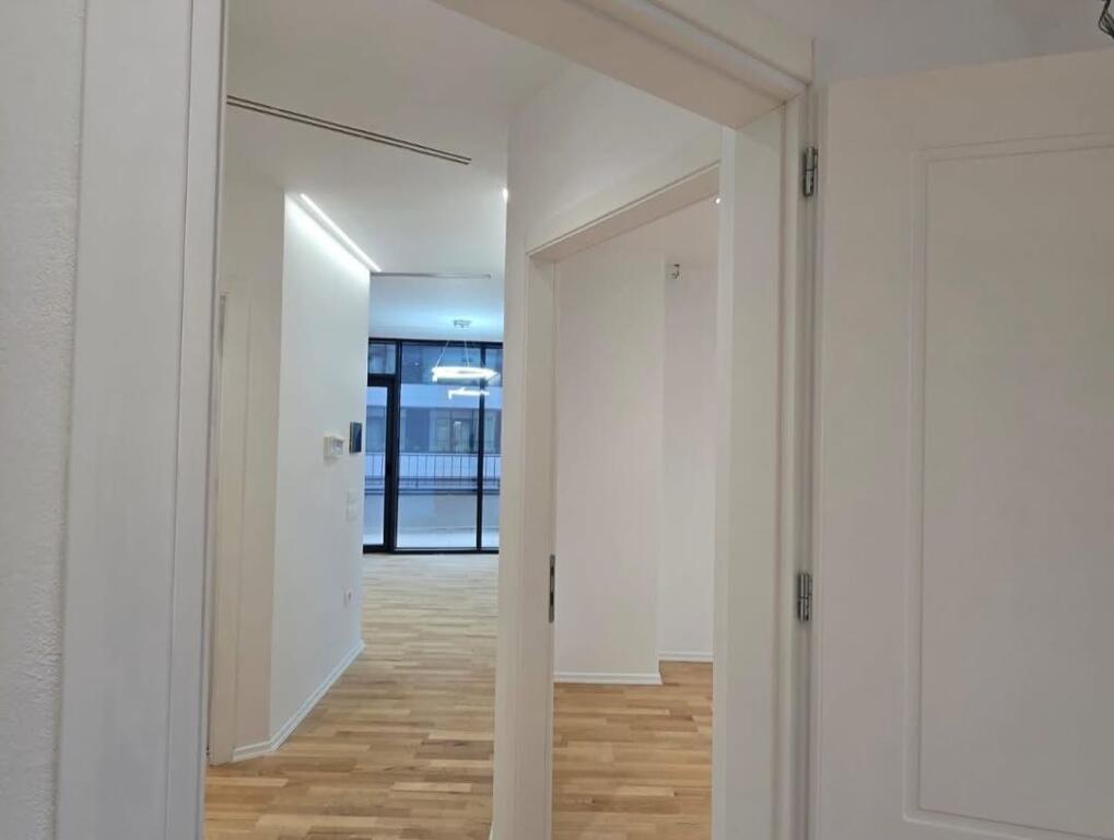 📍Buze rruges se Kosovareve, LAKE VIEW shesim apartament 2+1+2+verande.