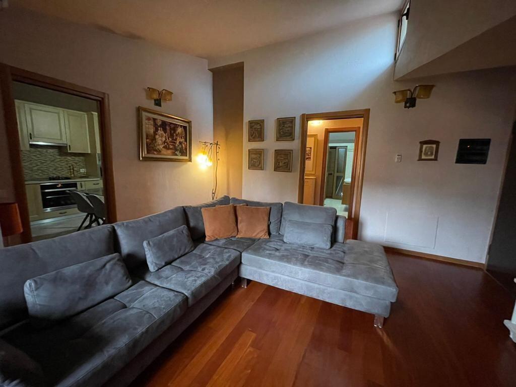 📣Jepet me qira kati i 3-të i një vile – 3+1 me 2 tualete 📍 Adresa: Rruga Filip Shiroka, pranë shkollës “Mrekullia”