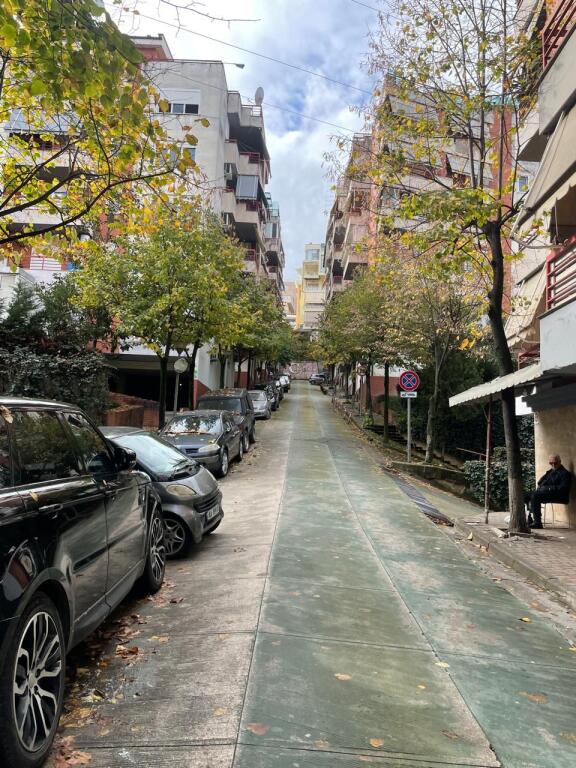 2+1,kompleksi kolombo liqeni i thate,260.000 euro