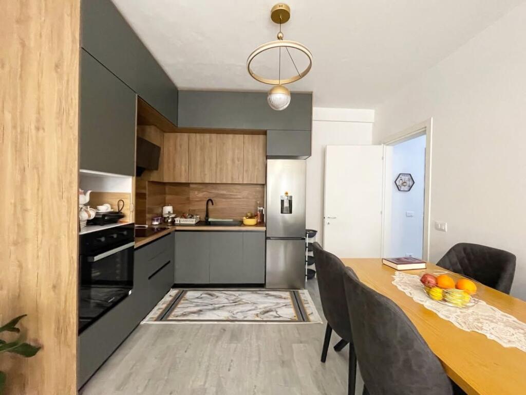 𝐒𝐇𝐈𝐓𝐄𝐓 𝟐+𝟏 𝐔𝐍𝐈𝐕𝐄𝐑𝐒 𝐂𝐈𝐓𝐘💥 •  🏠Apartament 2+1 per shitje.  📍Univers City/QTU