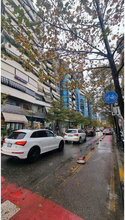 AMBIENT BIZNESI ME QIRA – RRUGA E DIBRËS, TIRANË