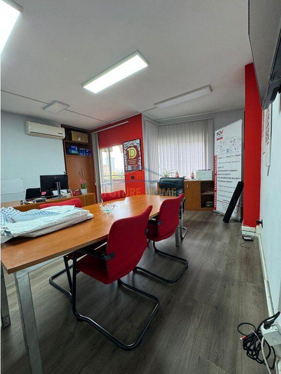 AMBIENTE PER UFFICI IN AFFITTO – ZONA DI BLLOKU, TIRANA