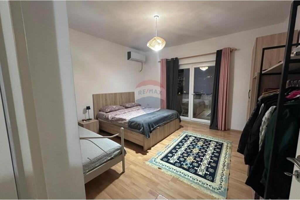 Apartament - Për Qira - Sheshi Skenderbej