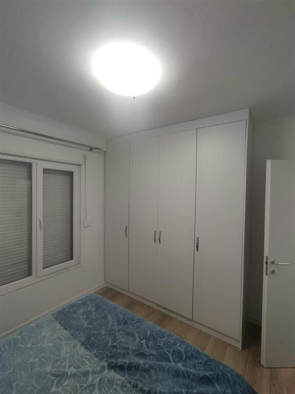 Selitë, jepet me qera apartament 1+1!