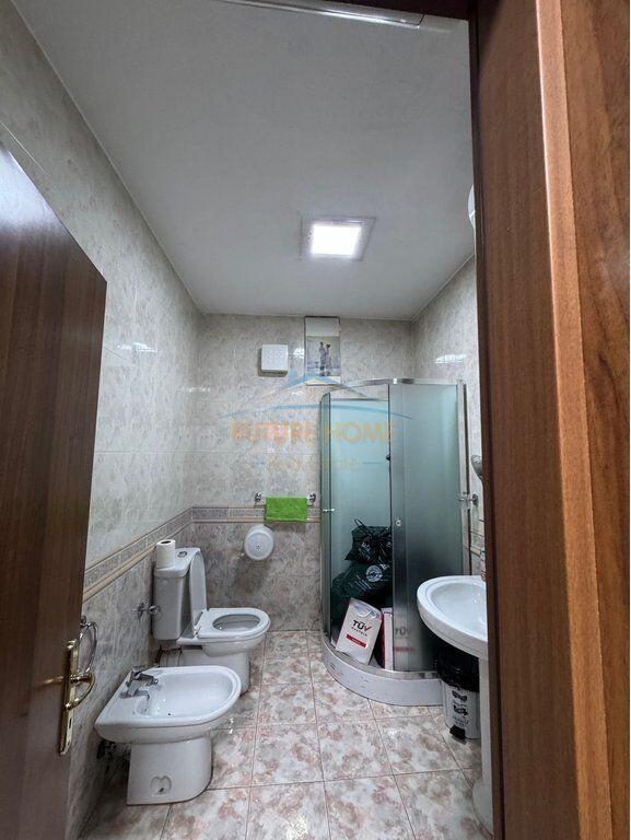 AMBIENTE PER UFFICI IN AFFITTO – ZONA DI BLLOKU, TIRANA