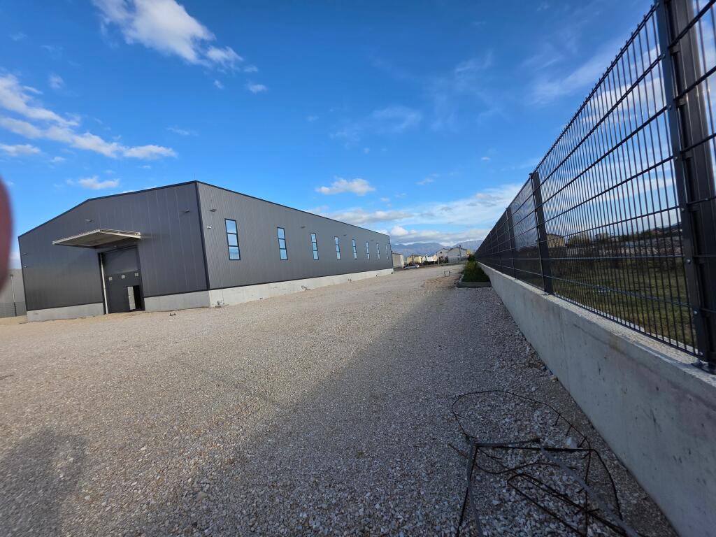 Jepet me qera Kapanon i ri, Rruga e Rinasit, Laknas