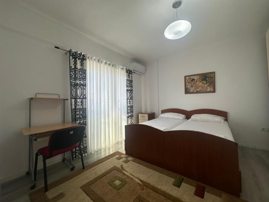 🏡 Jepet me Qira Apartament 2+1   📍 Rruga Dritan Hoxha, vetëm 200 metra nga Universiteti “Zoja e Këshillit të Mirë”