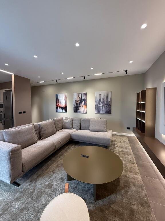 🏠APPARTAMENTO 2+1+2+POSTO AUTO IN AFFITTO✨ 📍AMBASCIATORE 3  ✨Arredamento moderno, con architetto 🏢14° piano 💶Prezzo: 2200€