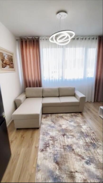 🏢Di fronte all'Ospedale Americano 3, Via Bedri Karapici, si affitta appartamento arredato 2+1 600Euro