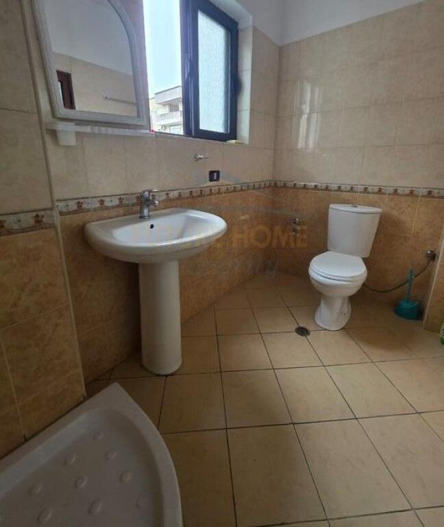 Jepet me qera apartament 2+1+2, Astir