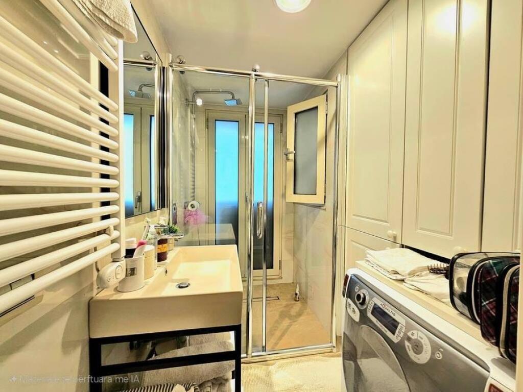 Shitet papafingo te liqeni artificial me parkim+ depo