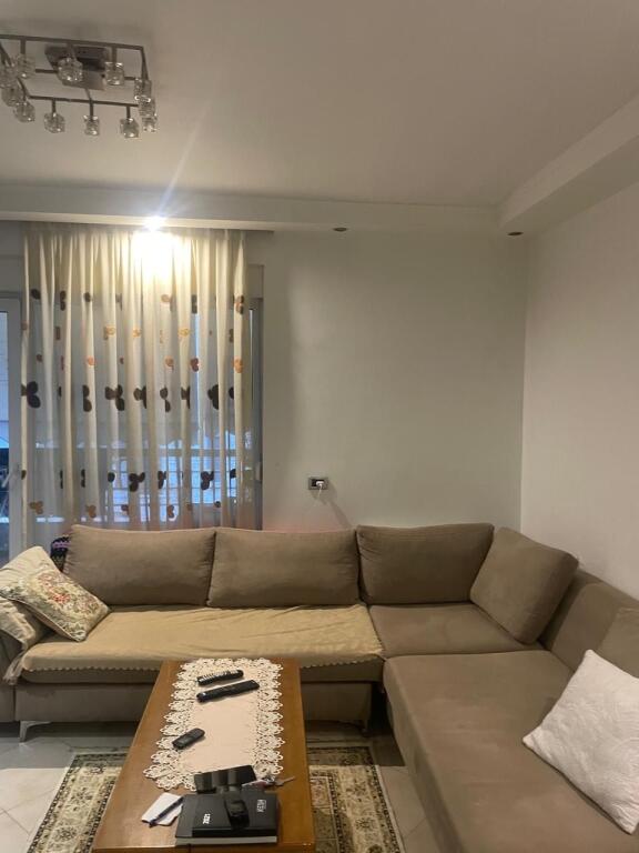 2+1,kompleksi kolombo liqeni i thate,260.000 euro