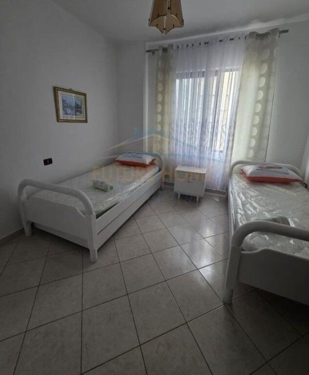 Jepet me qera apartament 2+1+2, Astir