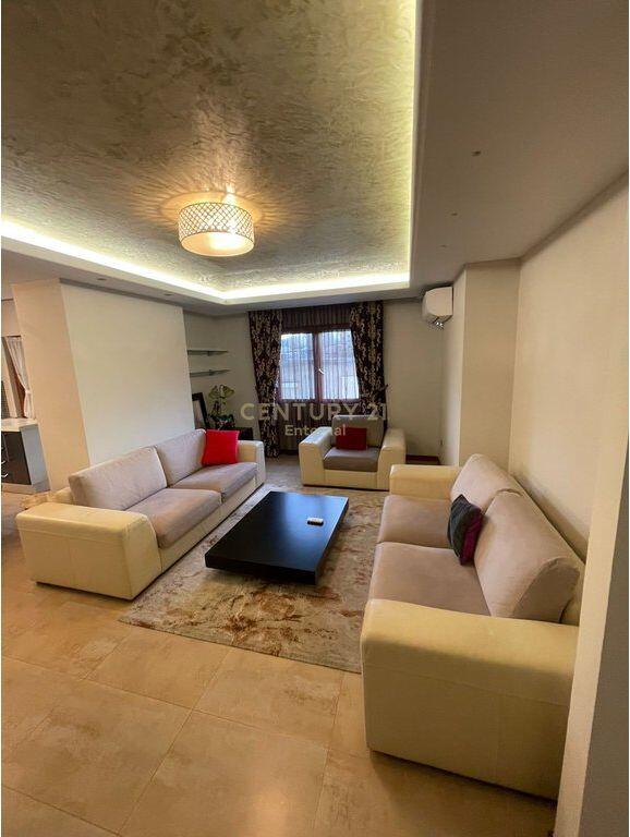 Apartament 3+1+2 me qira ne Qender