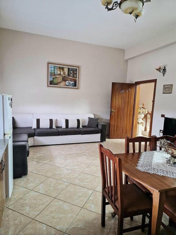 🏡 PROPRIETÀ ESCLUSIVA SUL LUNGOMARE “TAULANTIA”, Kavaje — OPPORTUNITÀ DI INVESTIMENTO Vendesi un edificio con alto potenziale di sviluppo, posizionato sul lungomare principale