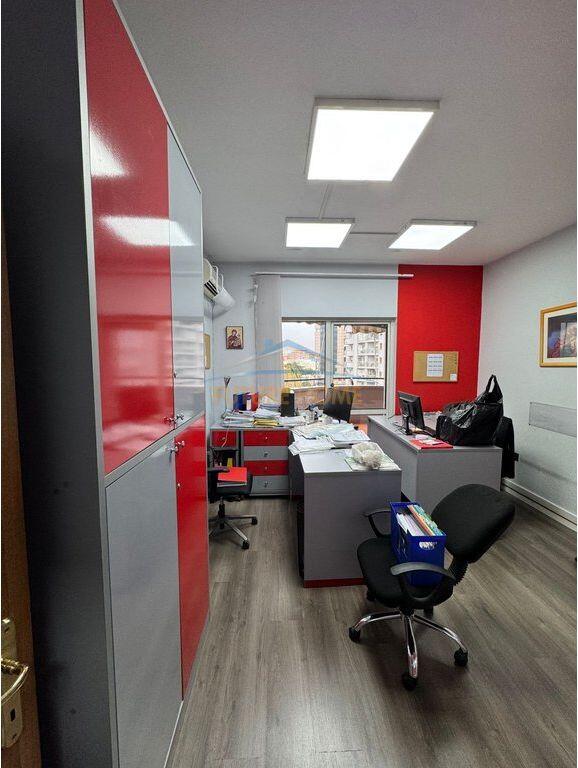 AMBIENTE PER UFFICI IN AFFITTO – ZONA DI BLLOKU, TIRANA