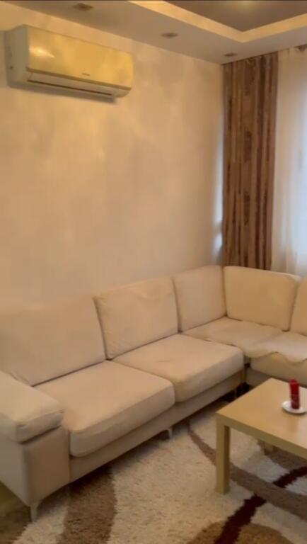 Jepet me qera Apartment 2+1+1 tualet +2 ballkone ne Ali Dem Rruga "Idriz Dollaku"