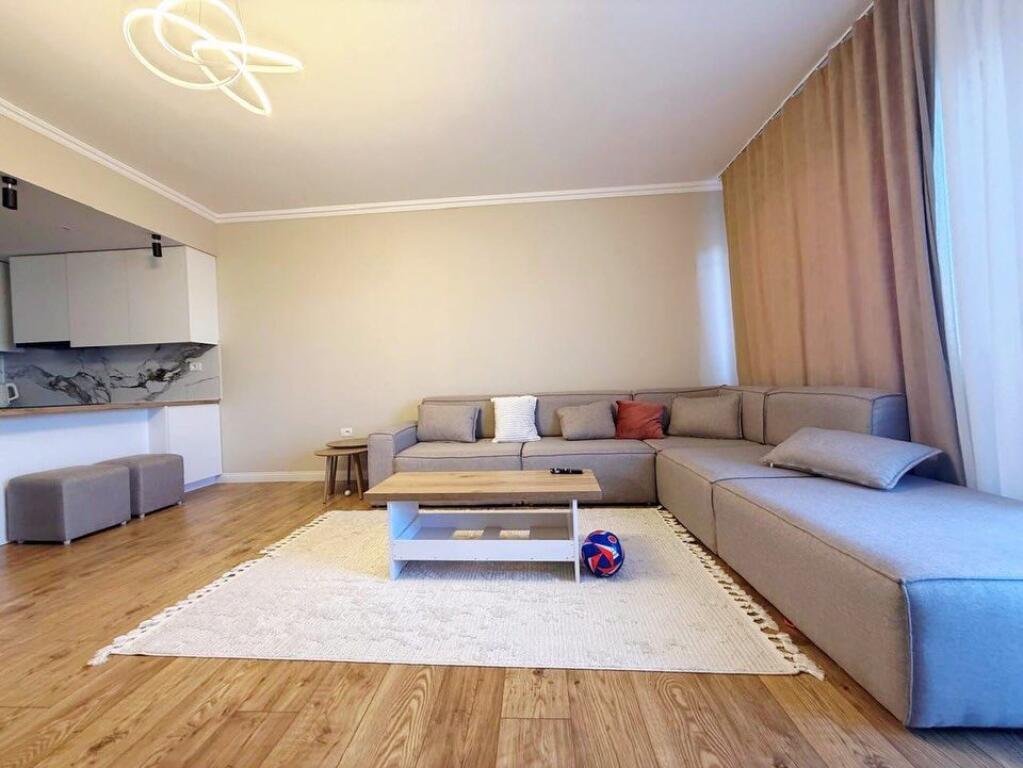 Tregu Elektrik, shesim super apartament  3+1+2 tualete.  