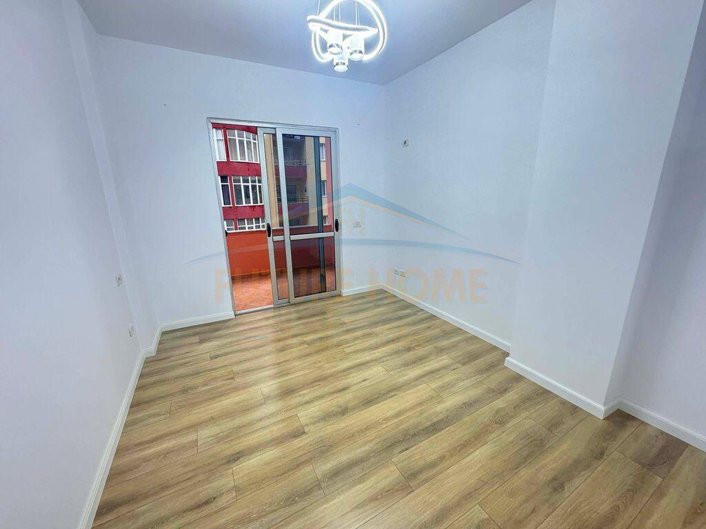 Shitet , Apartament 2+1 , Unaza e Re , Tirane
